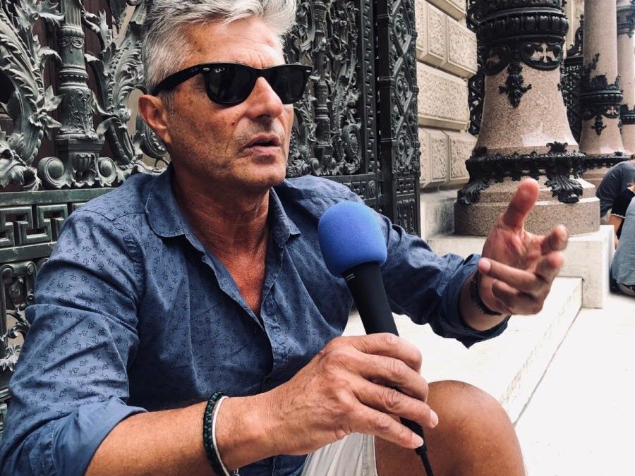 LE TRAIT – Ep # 8 : Interview sur l’art du théâtre avec Enzo Iorio : décors, costumes et défis du Covid